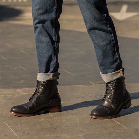 Botas y botines de vestir para hombre .